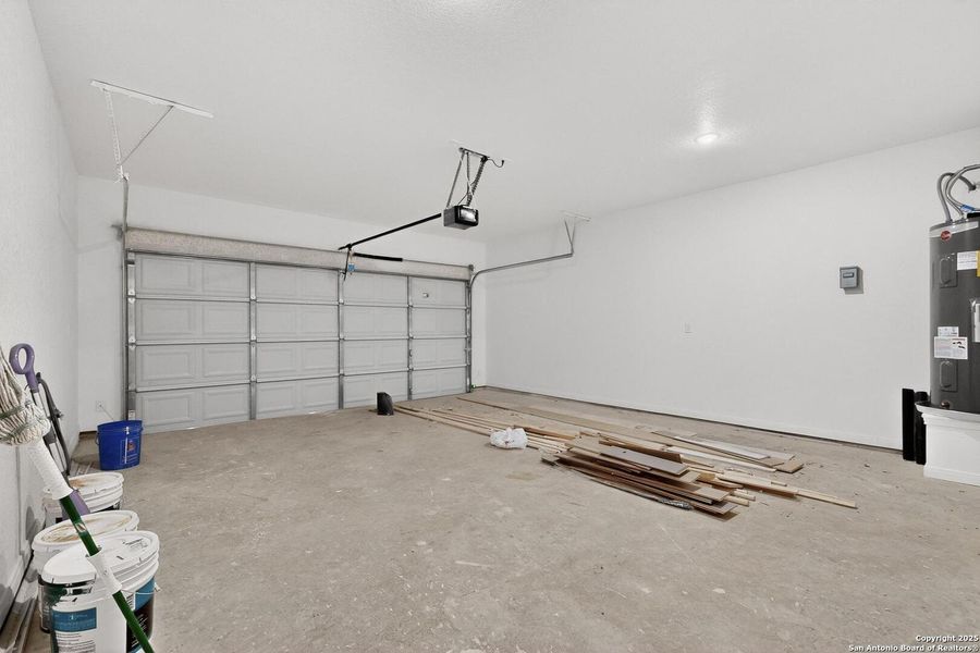 Spacious, unfurnished interior of a new home in , Spring Branch (Image 19).