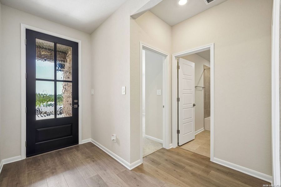 Spacious, unfurnished interior of a new home in Arcadia Ridge - Classic Series, San Antonio (Image 25).