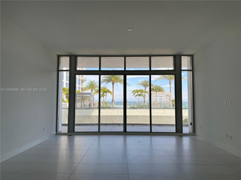 Spacious, unfurnished interior of a new home in , Fort Lauderdale (Image 10).