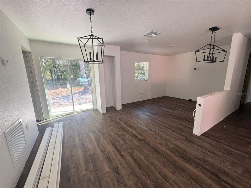Spacious, unfurnished interior of a new home in , Ocala (Image 10).