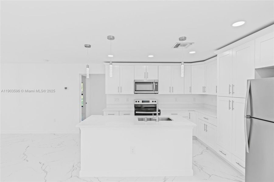 Spacious, unfurnished interior of a new home in , Lehigh Acres (Image 39).