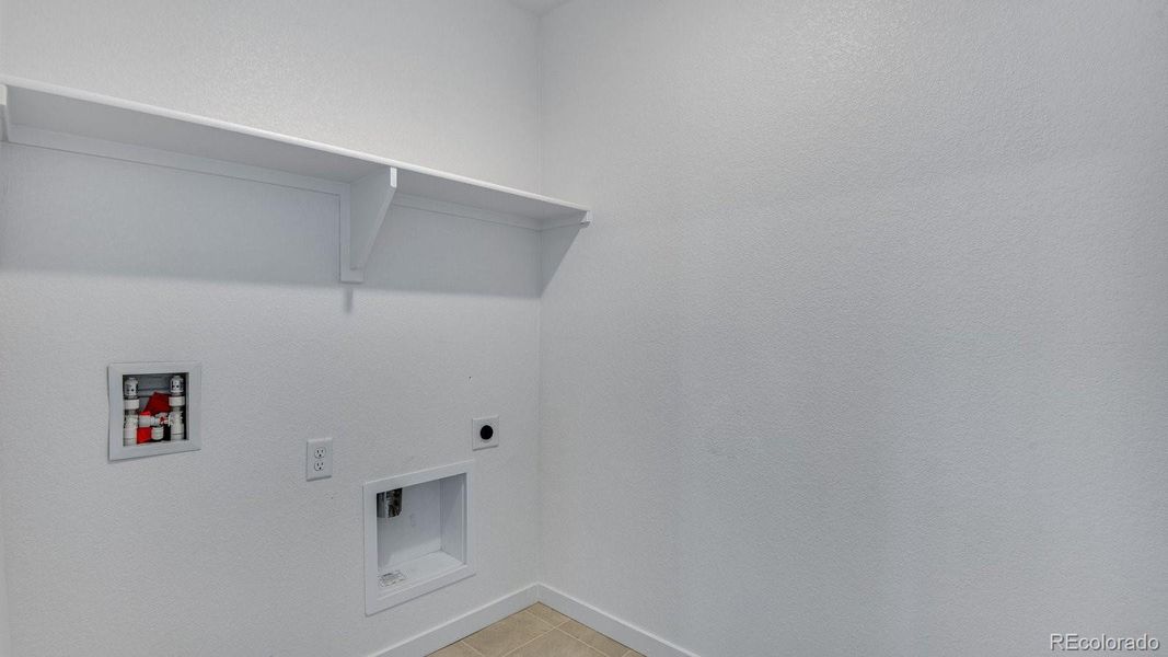 Spacious, unfurnished interior of a new home in Settlers Crossing, Commerce City (Image 47).