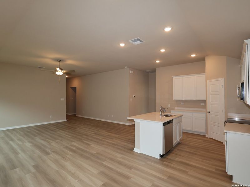 Spacious, unfurnished interior of a new home in Greenspoint Heights, Seguin (Image 14).
