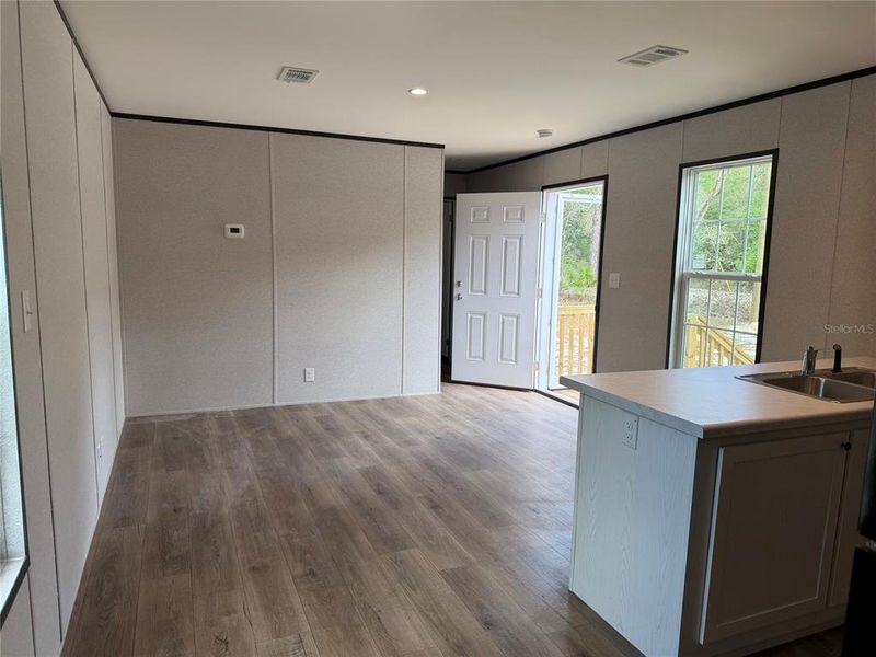 Spacious, unfurnished interior of a new home in , Bronson (Image 10).