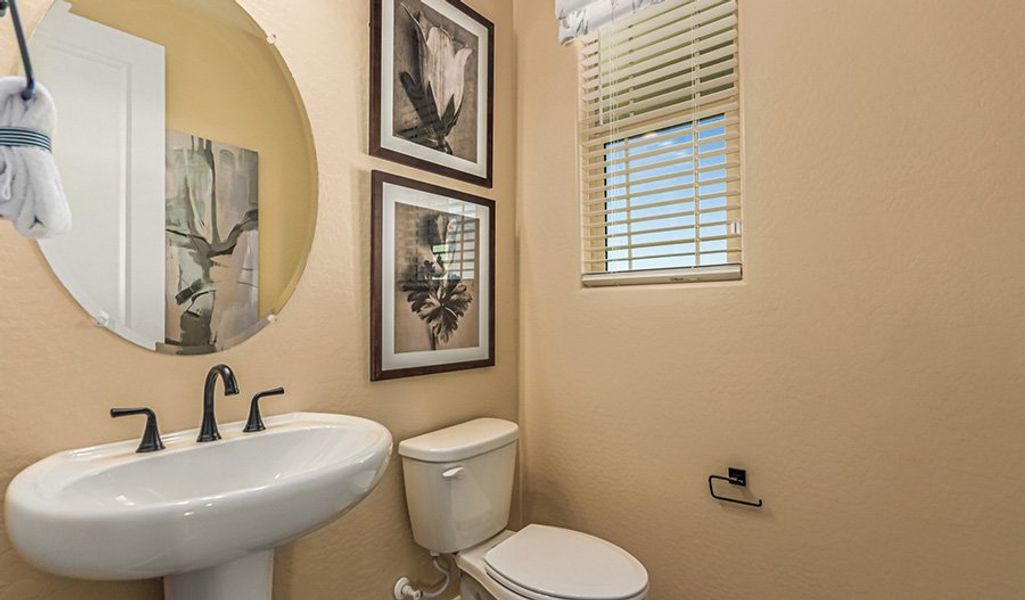 Nina-PB22-FusionBlossom Bathroom