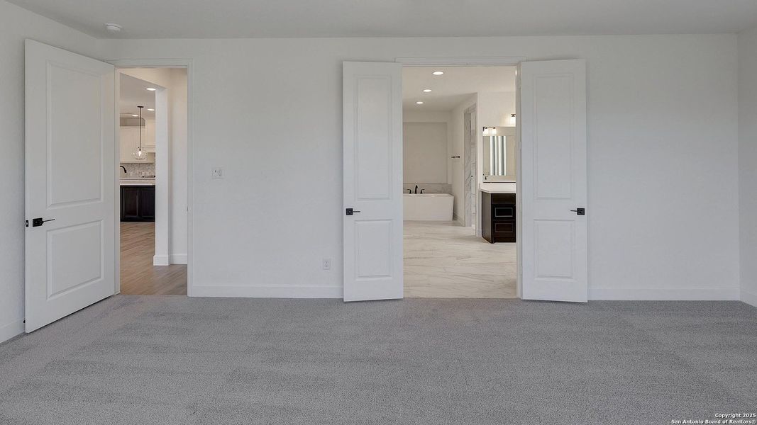 Spacious, unfurnished interior of a new home in Ranches At Creekside 55', Boerne (Image 14).