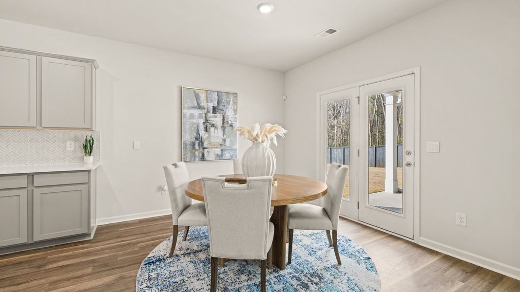 Representative furnished interior of a home built from the Halton by D.R. Horton in Kingston Ranch at Lake Oconee, Buckhead (Image 9).