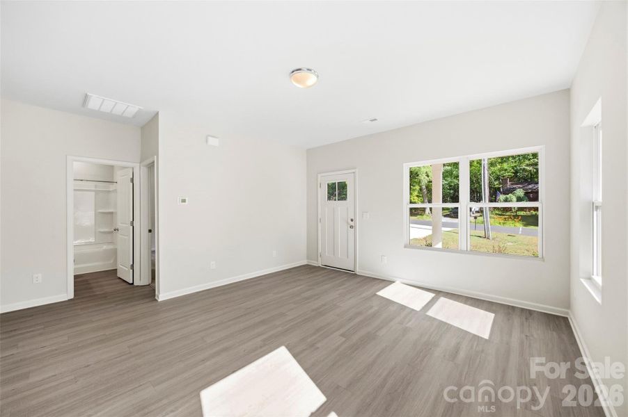 Spacious, unfurnished interior of a new home in , Kings Mountain (Image 22).