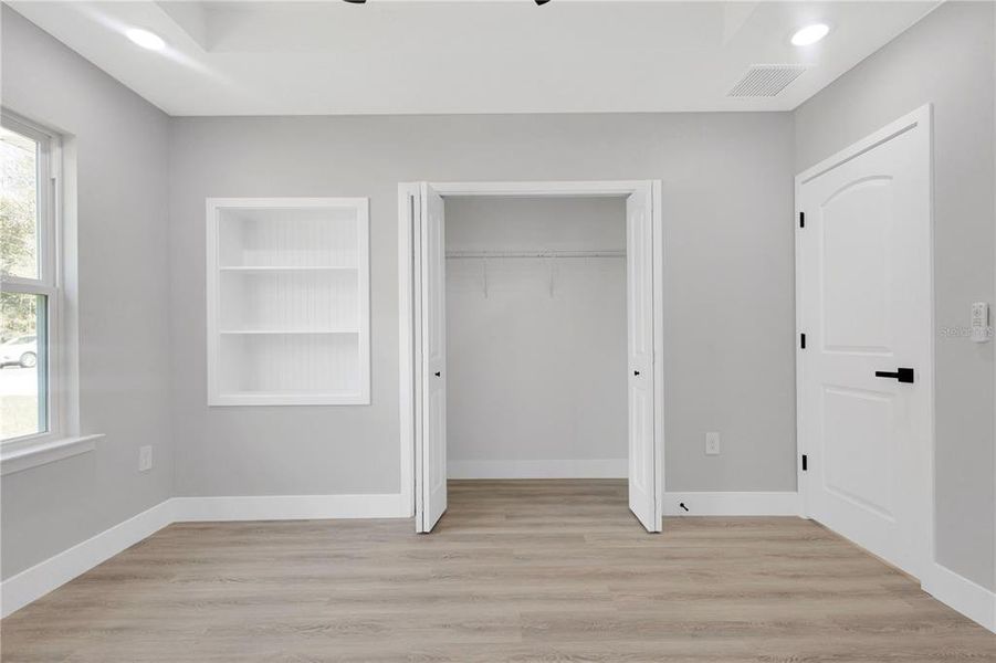 Spacious, unfurnished interior of a new home in , Belleview (Image 14).