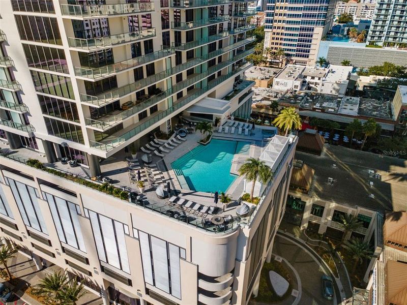 Condo located in St. Petersburg, FL showcasing its design and architecture (Image 2). Condo located in St. Petersburg, FL showcasing its design and architecture (Image 2).