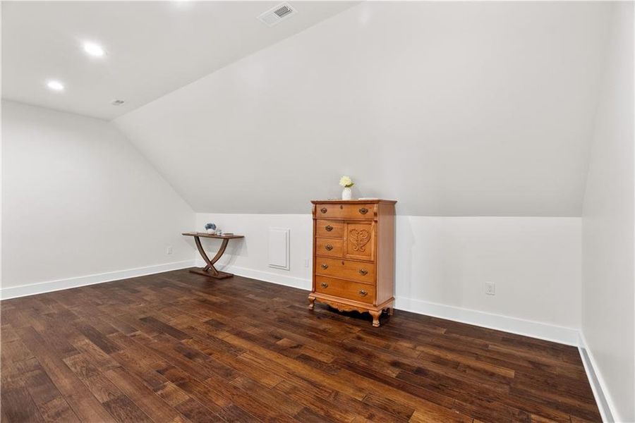 Spacious, unfurnished interior of a new home in , Resaca (Image 22).