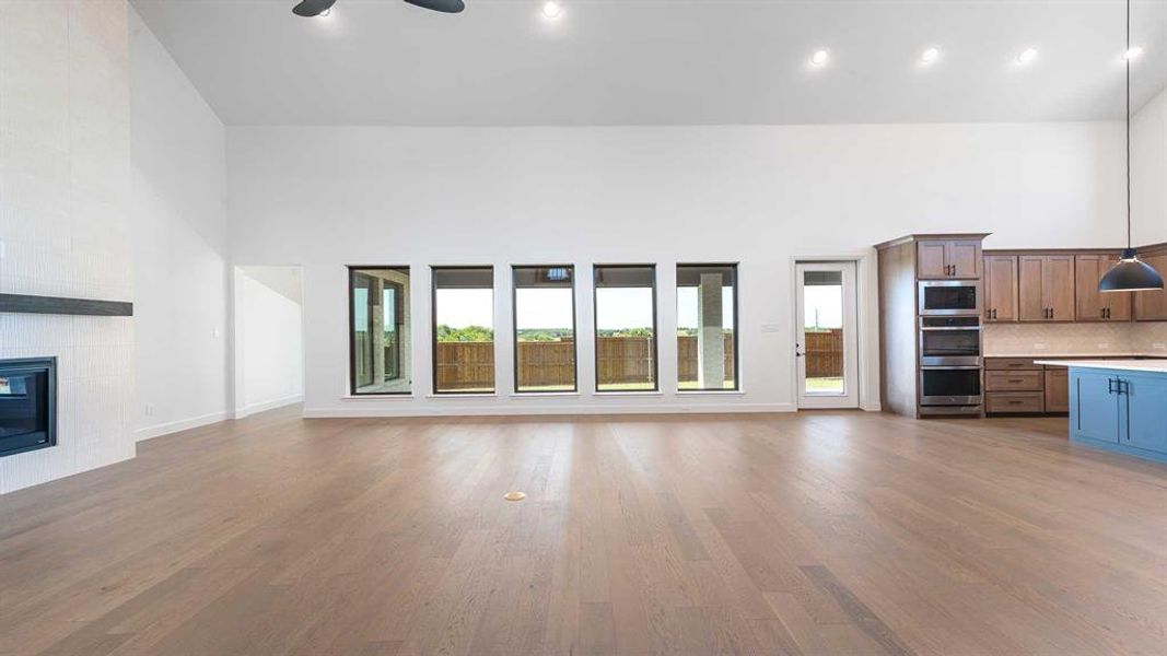 Spacious, unfurnished interior of a new home in Terraces 82'/100', Rockwall (Image 17).