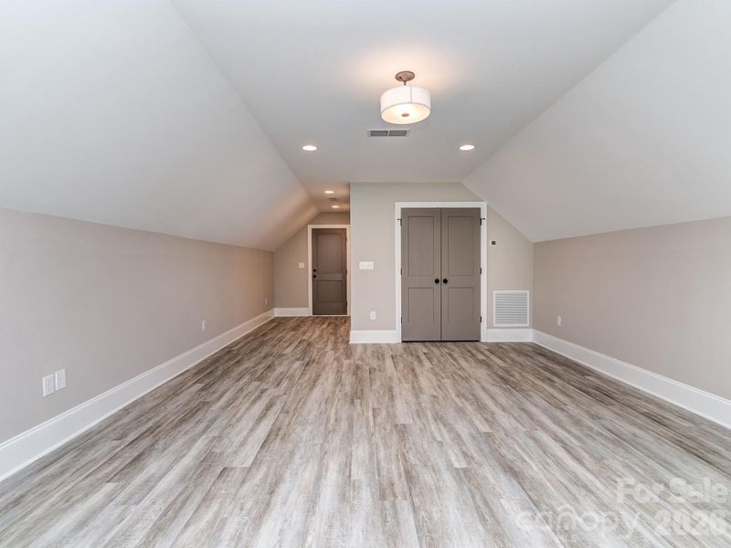 Spacious, unfurnished interior of a new home in , York (Image 36).