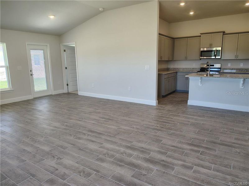 Spacious, unfurnished interior of a new home in Wyld Palms, Inverness (Image 16).