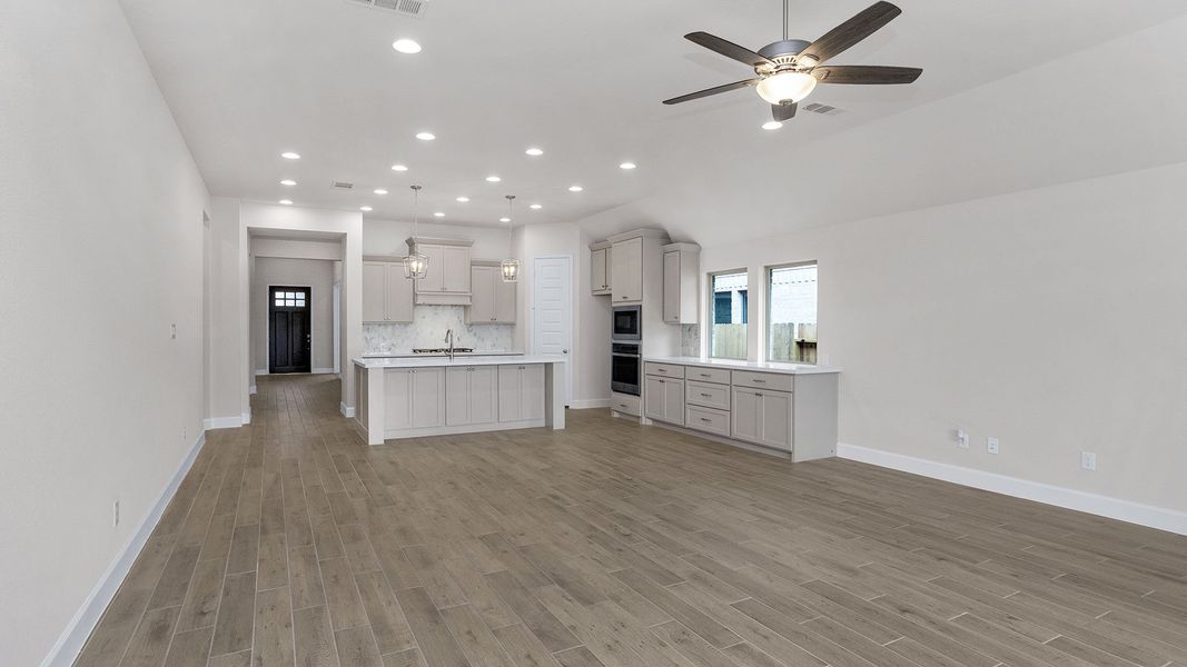 Spacious, unfurnished interior of a new home in Grand Central Park 50', Conroe (Image 14). Spacious, unfurnished interior of a new home in Grand Central Park 50', Conroe (Image 14).