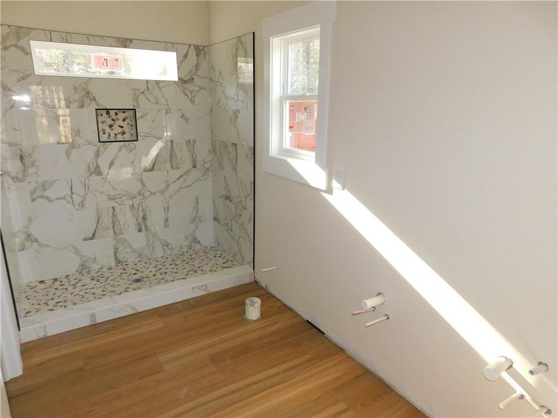 Spacious, unfurnished interior of a new home in , Dahlonega (Image 4).