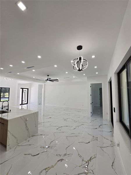 Spacious, unfurnished interior of a new home in , Tampa (Image 26).