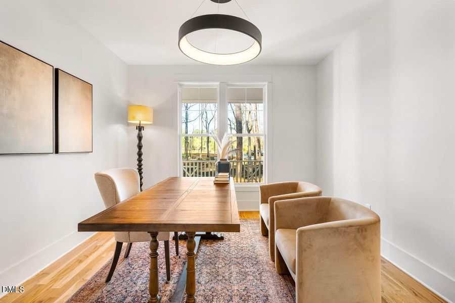 2044355995524827465-16