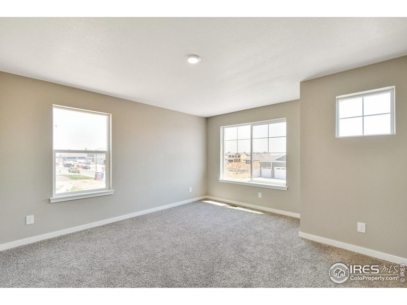 Spacious, unfurnished interior of a new home in Settlers Crossing, Commerce City (Image 17).