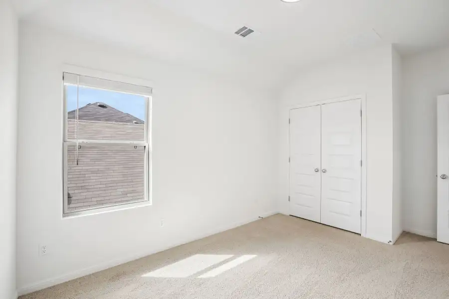 Spacious, unfurnished interior of a new home in Trinity Ranch, Elgin (Image 43).