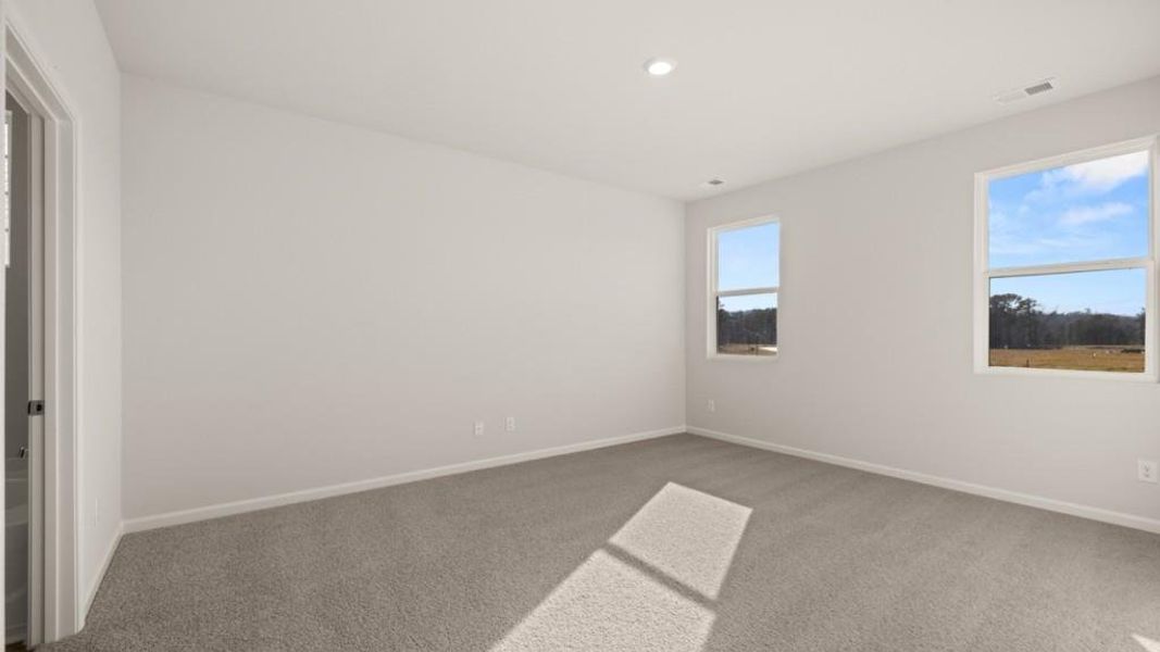 Spacious, unfurnished interior of a new home in Fairway 17 at Mirror Lake, Villa Rica (Image 30).