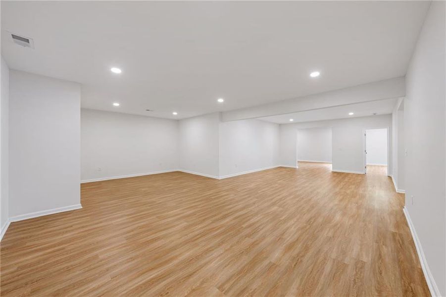 Spacious, unfurnished interior of a new home in , Atlanta (Image 24).