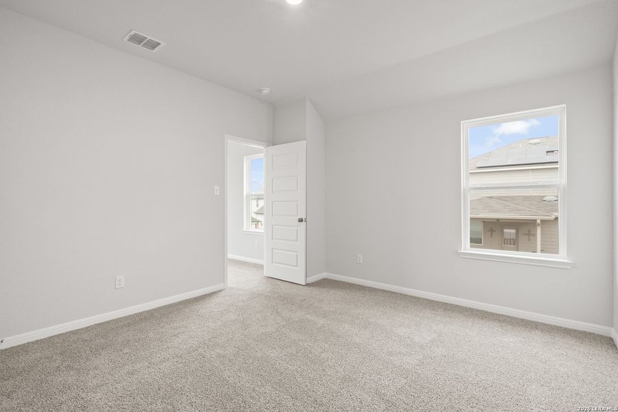 Spacious, unfurnished interior of a new home in Hunters Ranch, San Antonio (Image 15).