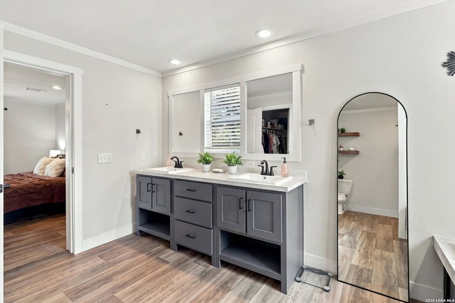 Furnished interior view inside a new home in , La Vernia (Image 3).