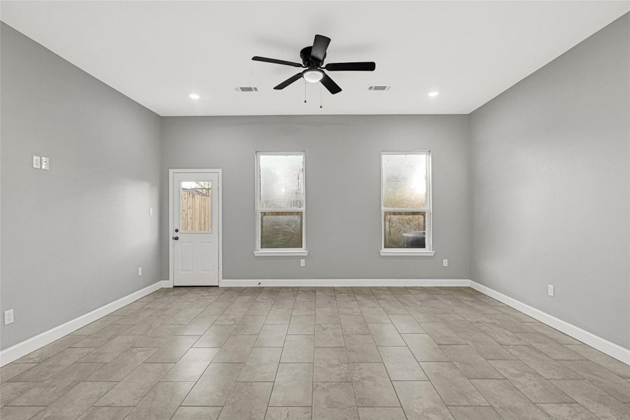 Spacious, unfurnished interior of a new home in , Houston (Image 11).