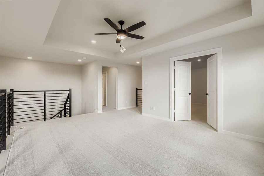 Spacious, unfurnished interior of a new home in Wildridge, Oak Point (Image 18).