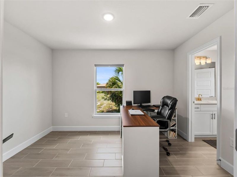 Furnished interior view inside a new home in Port Charlotte, Port Charlotte (Image 7).
