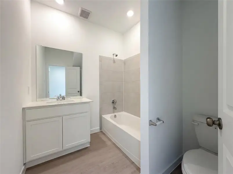 Furnished interior view inside a new home in River Ranch, Dayton (Image 6).