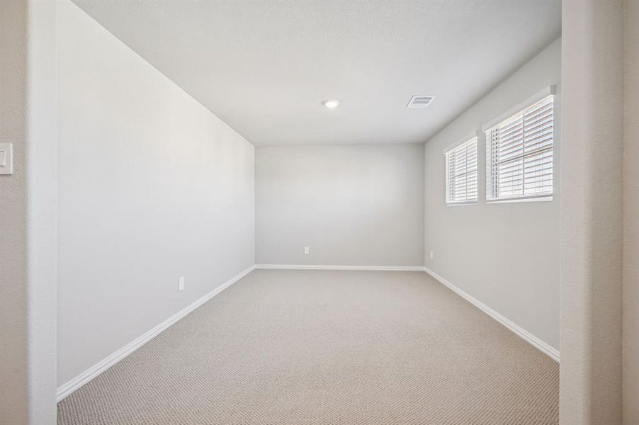 Spacious, unfurnished interior of a new home in Simpson Crossing - Signature Series, McKinney (Image 38).