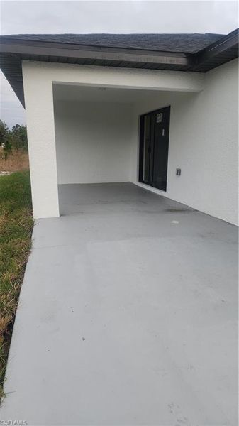 Exterior details and patio area of a home in , Lehigh Acres (Image 4).