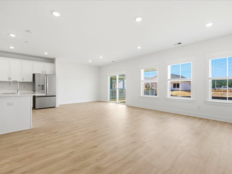 Spacious, unfurnished interior of a new home in , Summerville (Image 18).
