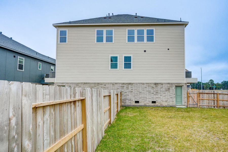 Exterior details and patio area of a home in Townsen Landing, Humble (Image 3).
