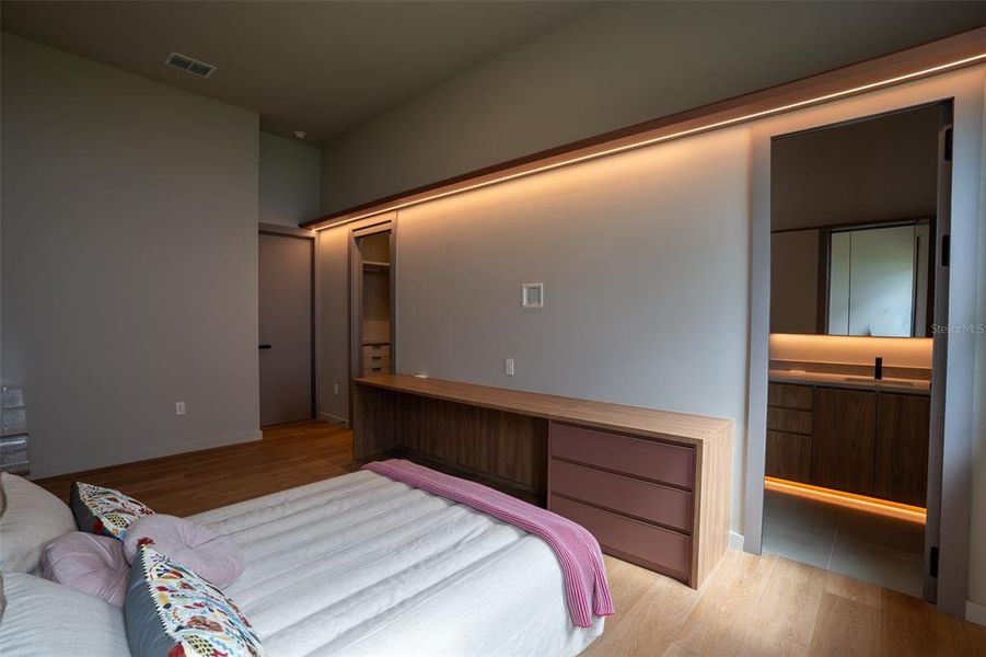 Furnished interior view inside a new home in , Montverde (Image 6).