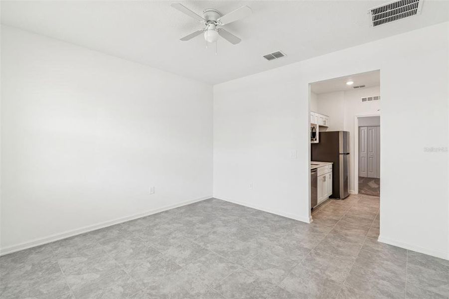 Spacious, unfurnished interior of a new home in Ranches at Lake McLeod, Eagle Lake (Image 43).