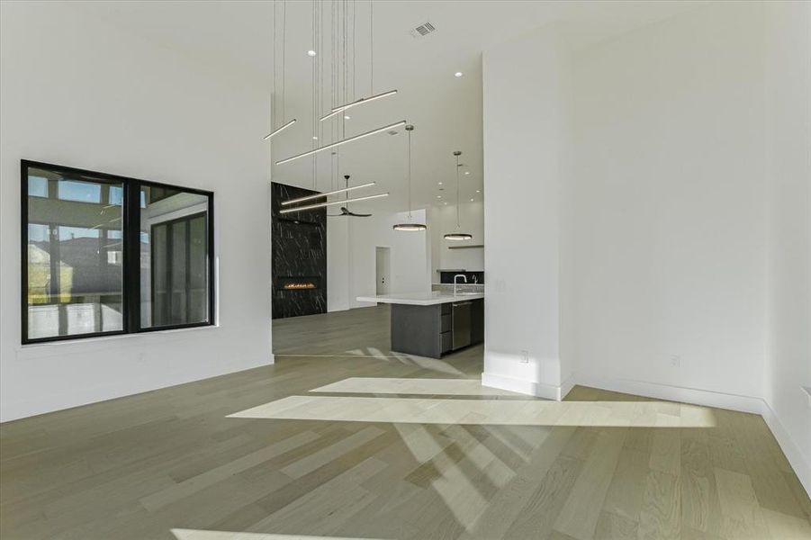 Spacious, unfurnished interior of a new home in , Horseshoe Bay (Image 28).