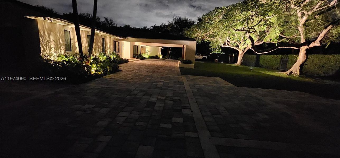 Exterior details and patio area of a home in , Miami (Image 28).