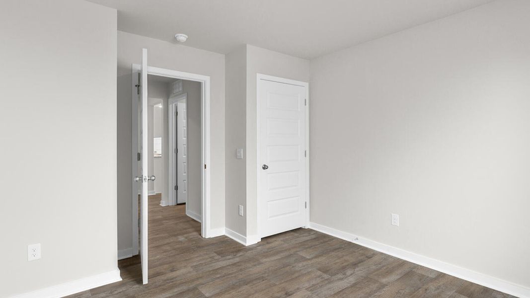 Spacious, unfurnished interior of a new home in Vineyard Trail, Jacksonville (Image 19).