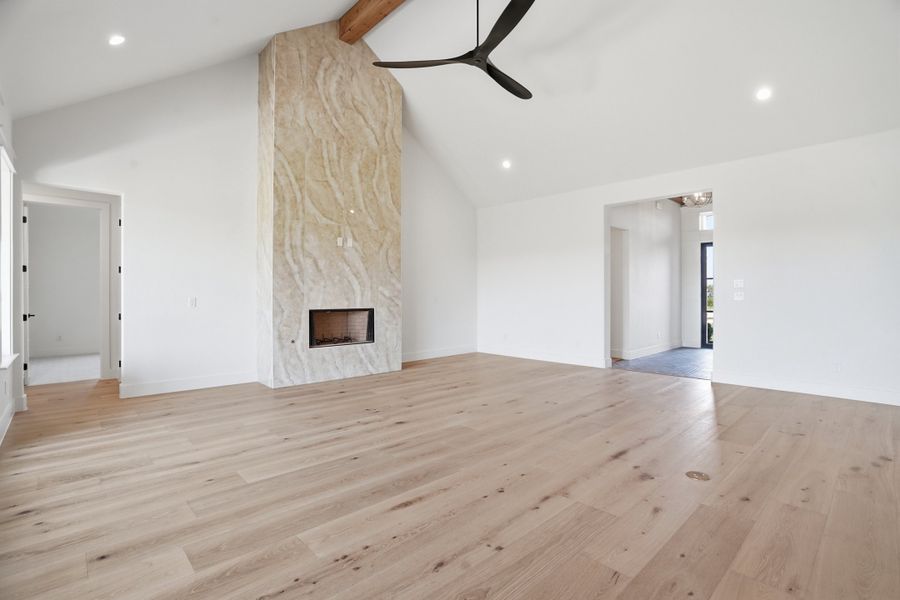 Spacious, unfurnished interior of a new home in Summit Ranch, Aledo (Image 22).