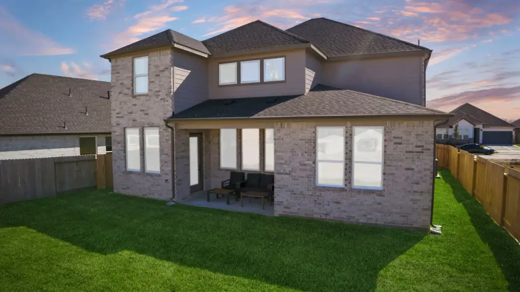 Representative exterior details of a home built from the Avery by D.R. Horton in Alexander 65' Homesites, Pearland (Image 23).