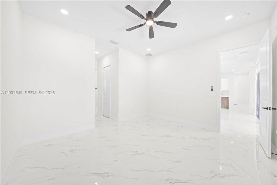 Spacious, unfurnished interior of a new home in , Cape Coral (Image 20).