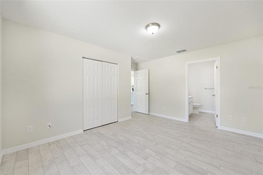 Spacious, unfurnished interior of a new home in , Ocala (Image 15).