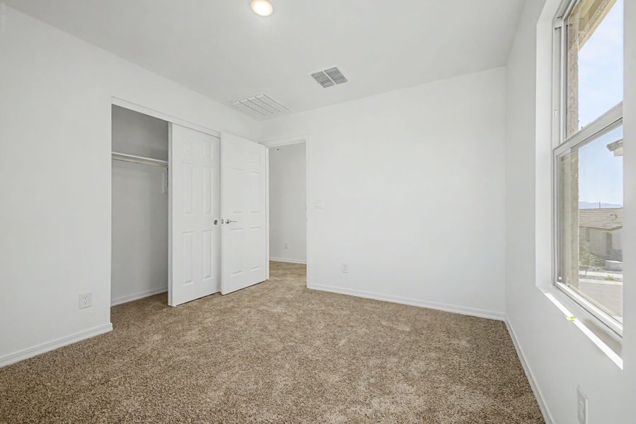 Spacious, unfurnished interior of a new home in Baker Farms, Phoenix (Image 13).