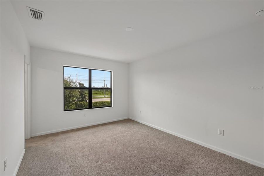 Spacious, unfurnished interior of a new home in , Sarasota (Image 37).