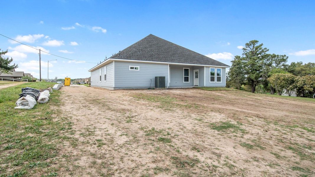 Exterior details and patio area of a home in , Brenham (Image 3).