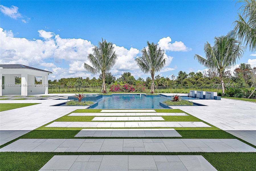 Pool / Patio Pool / Patio