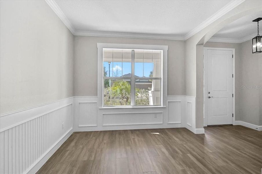 Spacious, unfurnished interior of a new home in , Sarasota (Image 18).